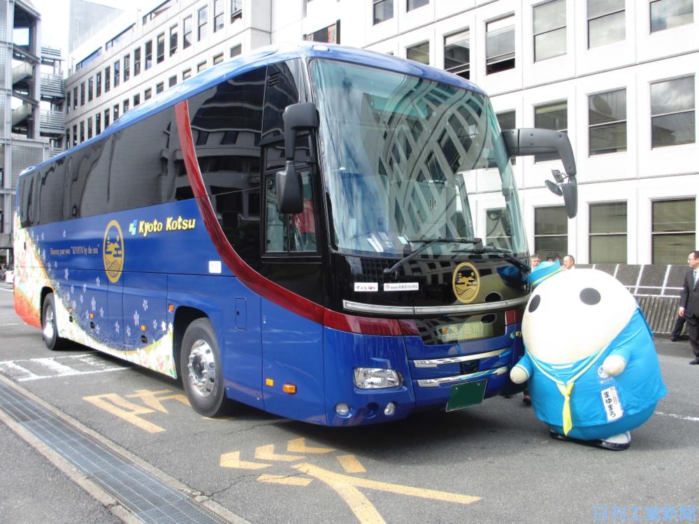 京都をイメージ「漆塗りバス」 京都交通が東京路線に導入（動画あり