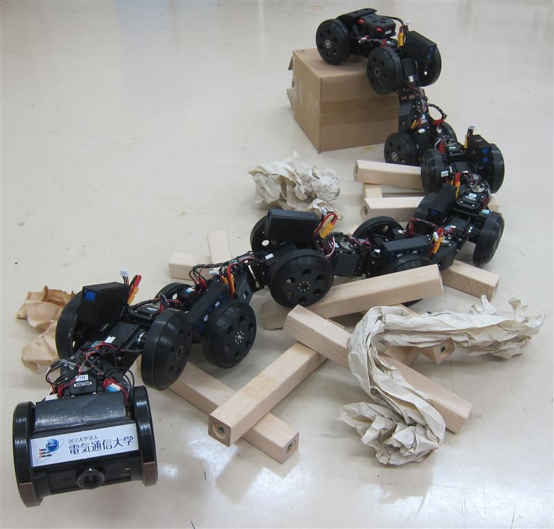 階段登れるヘビ型ロボット－電通大、災害調査・設備保守用に開発