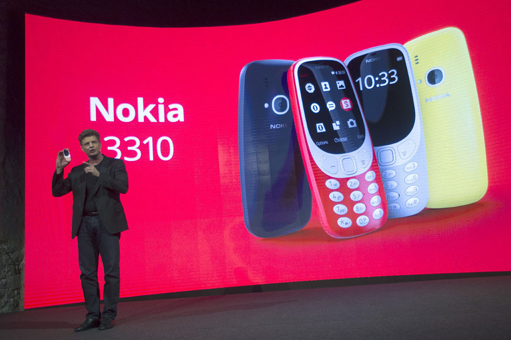 Nokia 3310 ノキア 2000年代のケータイ 起動確認済 破壊不能”の異名を持つ伝説の携帯電話 Nokia 3310 が復活