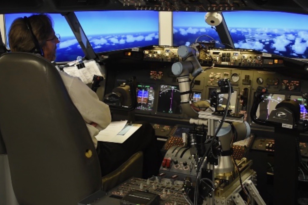 電子版】副操縦士は産業用ロボ、B737シミュレーターでの飛行