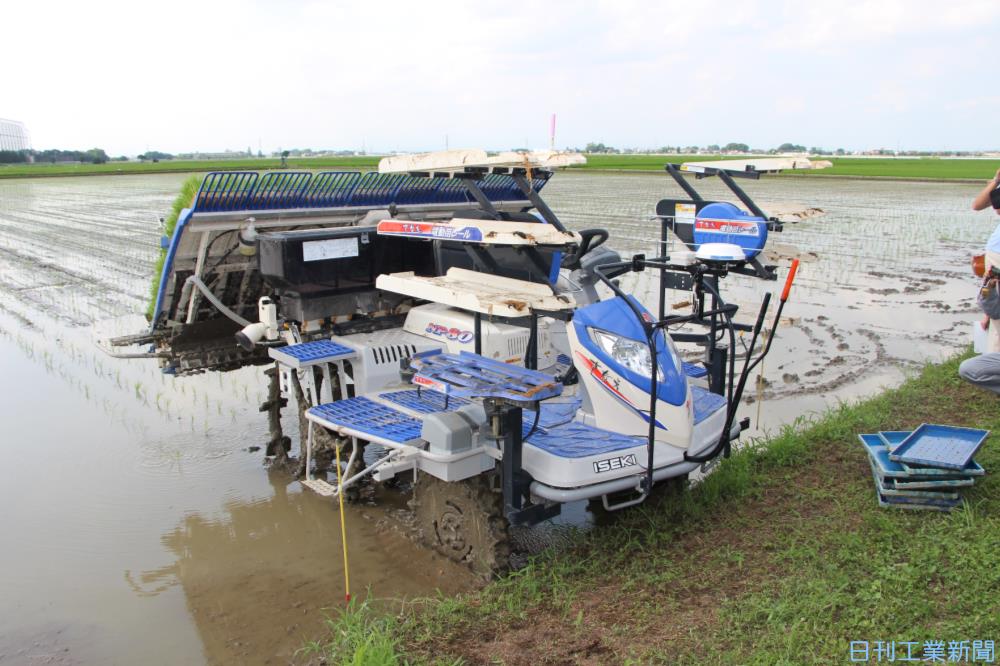 農研機構、自動運転田植機を実演公開−高精度・省力化一段と | 医療