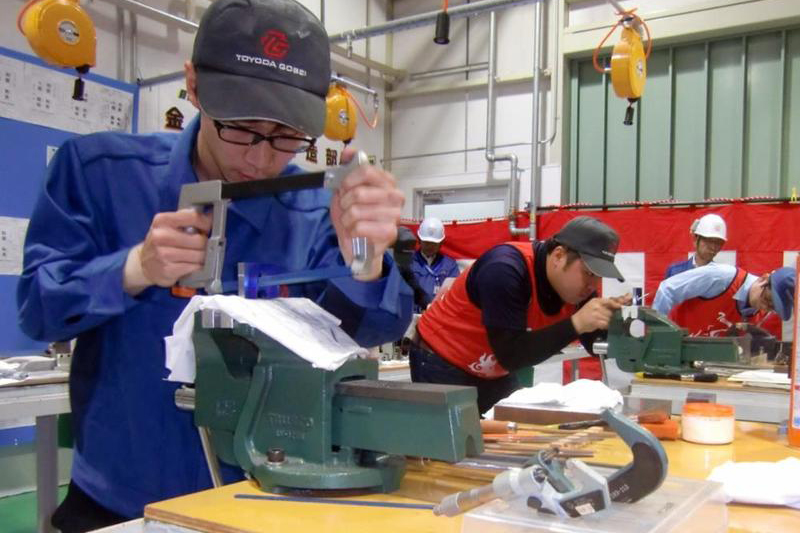 技能重視の風土育てる 豊田合成が社内競技会 自動車 輸送機 ニュース 日刊工業新聞 電子版 技能重視の風土育てる 豊田合成が社内競技会 自動車 輸送機 ニュース 日刊工業新聞 電子版