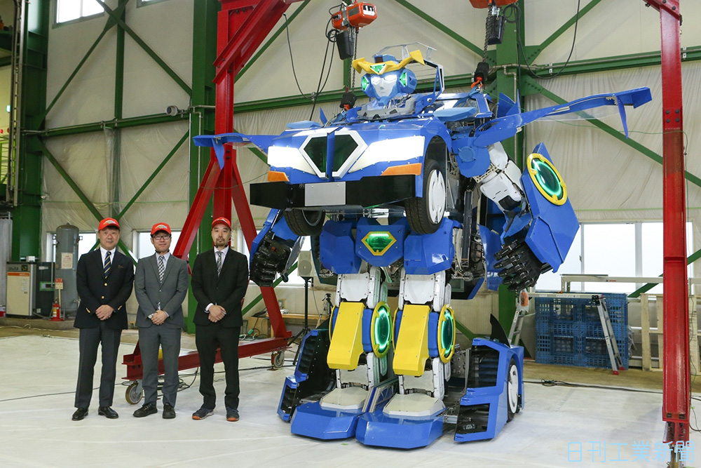 憧れの変形ロボが現実に アスラテックなど 人車変形ロボット公開 ロボット ニュース 日刊工業新聞 電子版