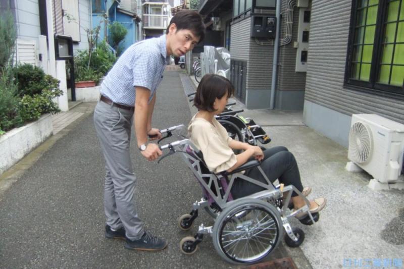 新分野に売って出る／カラーズ 町工場と共同で車いす開発 トピックス ニュース 日刊工業新聞 電子版