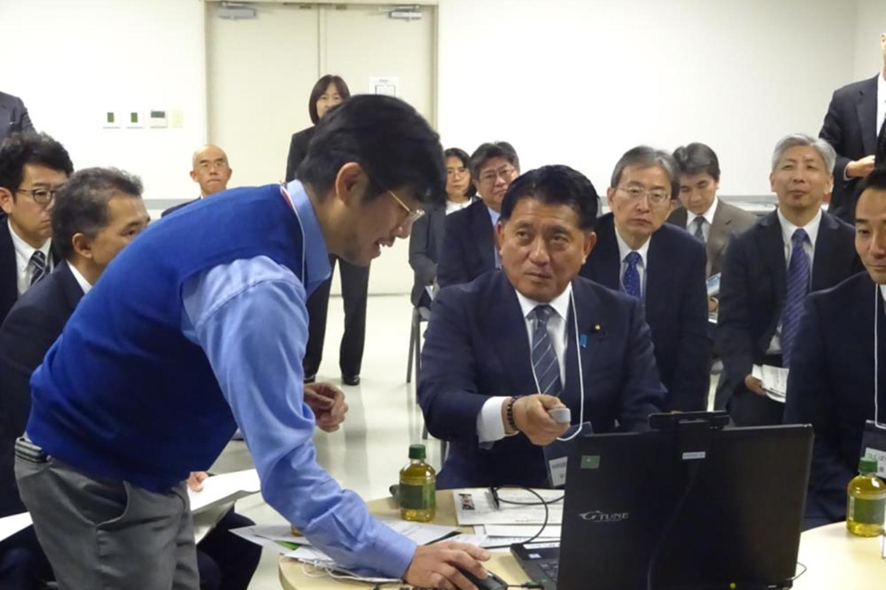 科技担当相 つくば研究支援センターを視察 政治 経済 ニュース 日刊工業新聞 電子版