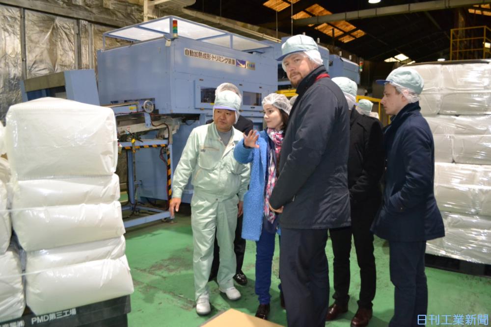 ロシア企業が大石産業を視察 立体緩衝材工場 地域経済 ニュース 日刊工業新聞 電子版