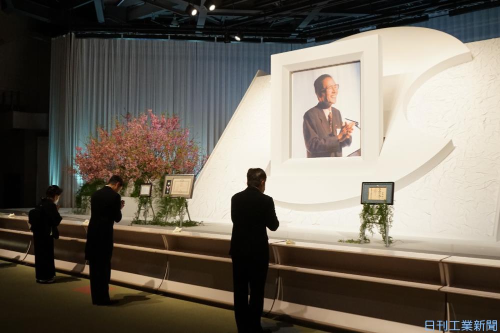 石田隆一氏(イシダ名誉会長・前社長)のお別れの会、しめやかに 日刊工業新聞 電子版