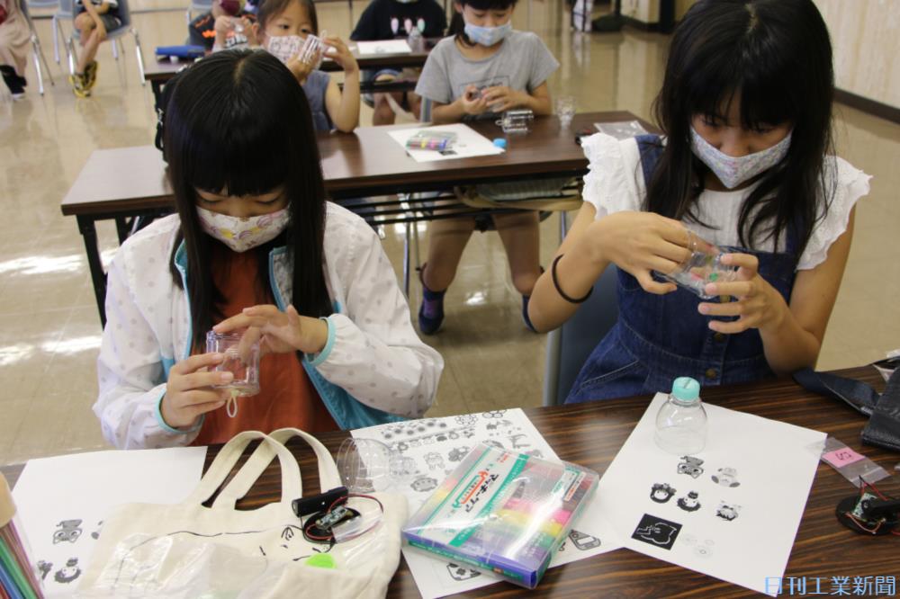 豊田合成、愛知・清須で小学生教室 LED発光の仕組み解説 | 日刊工業新聞 電子版