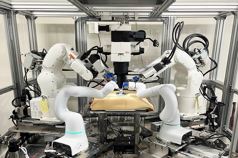 東大、生物実験をロボで自律化 精密・器用に4本腕操作 | 日刊工業新聞