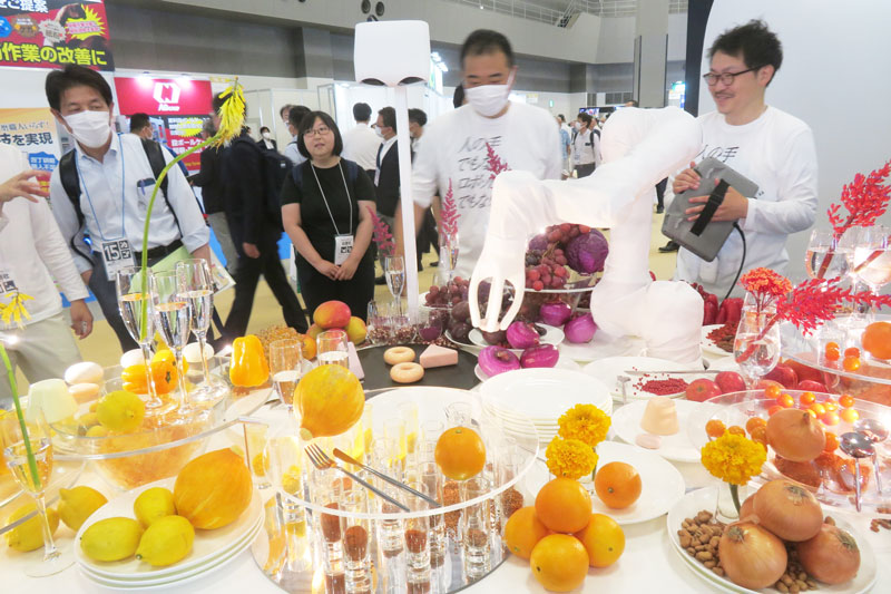 ロボ各社、食品市場開拓へ フーマジャパン、省人化・自動化技術集結 | 日刊工業新聞 電子版