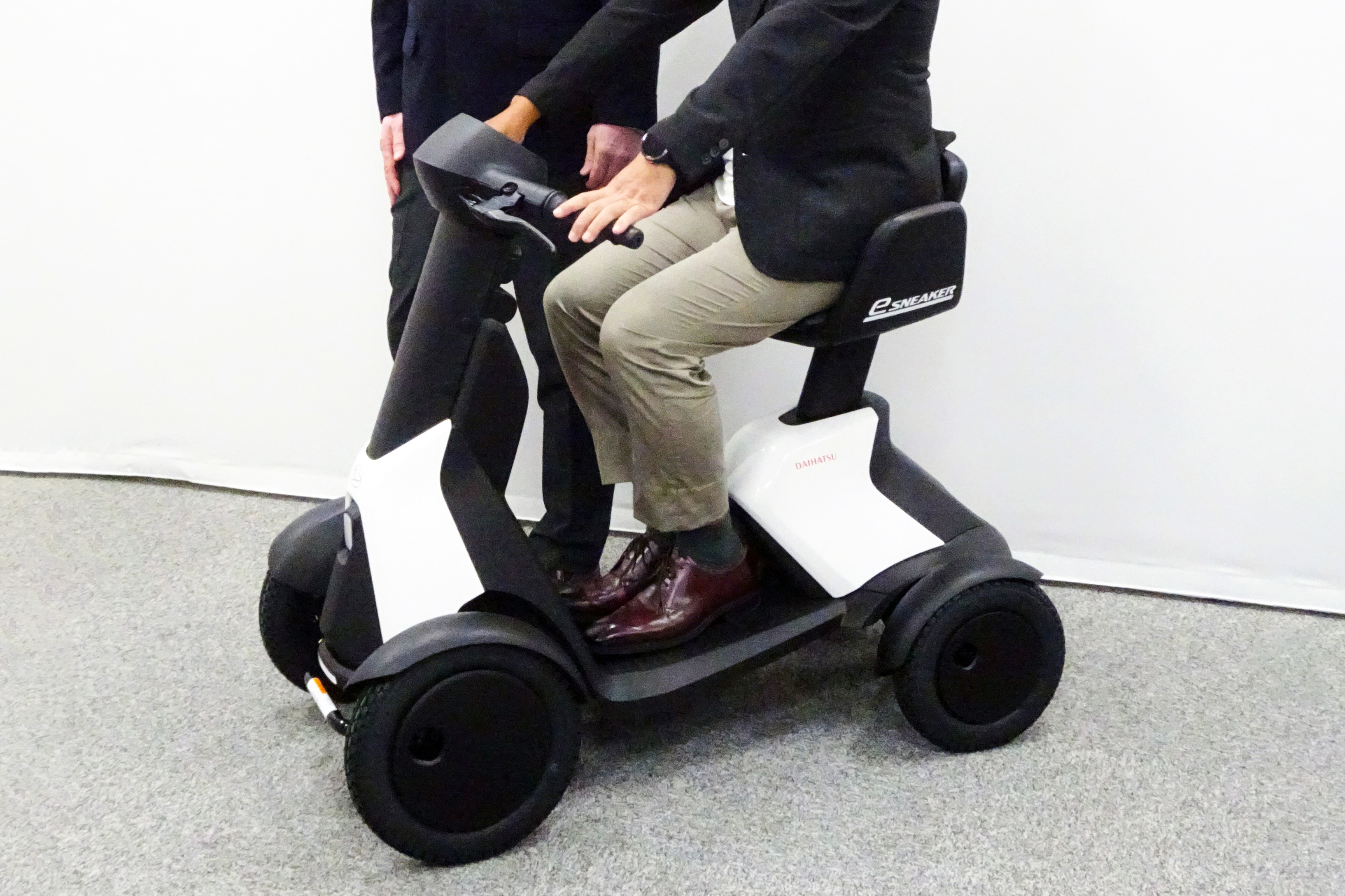 電動車椅子 楽天市場】ハイガー 電動車椅子 車いす 運転免許不要 簡単操作