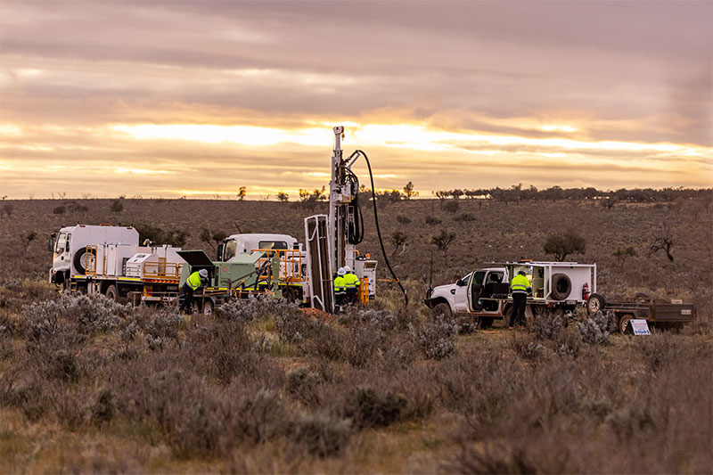 丸紅、豪で重要鉱物開発調査　販売権や権益５％取得　チタン・レアアース原料生産