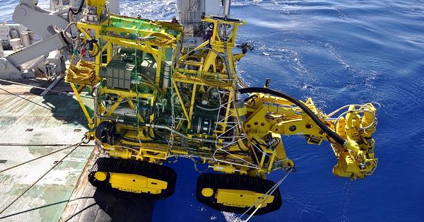 経産省・資源機構、連続揚鉱に成功 海底熱水鉱床で世界初 | 化学