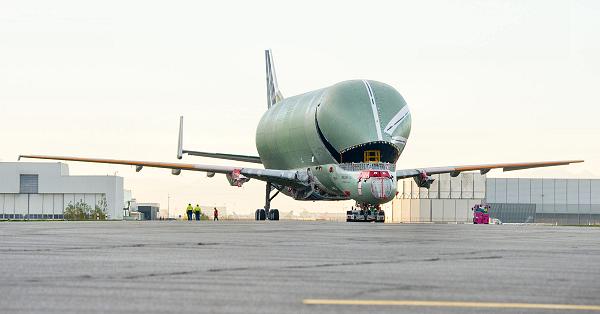 電子版】エアバスの空飛ぶシロイルカ 次世代貨物機「ベルーガ XL