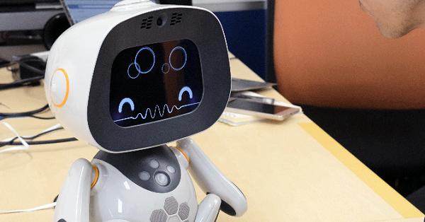 ユニロボット、個人向け対話ロボ発売 AI・深層学習で会話上達