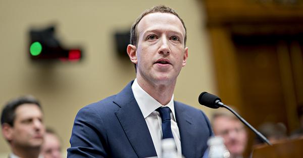 電子版】フェイスブック、非利用者の情報も収集 ザッカーバーグ氏が