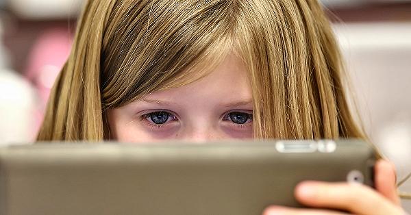 電子版】フランス、幼稚園と小中学校でスマホ禁止 初の法制化 | ICT
