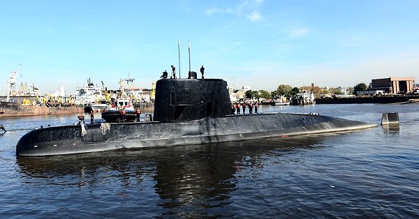電子版】アルゼンチンの不明潜水艦、1年ぶり発見 900m海底で | 政治
