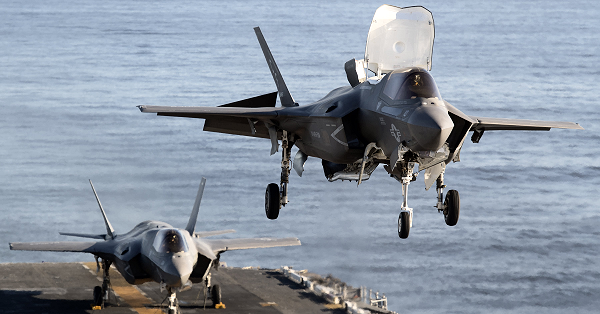 防衛省、垂直着陸戦闘機「F―35B」導入決定 | 政治・経済